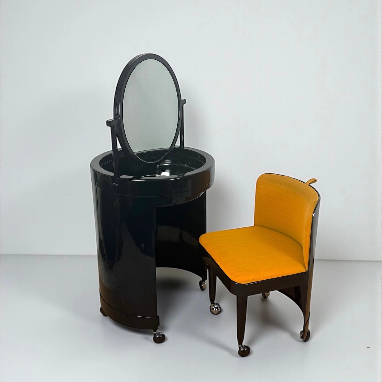Silvi Plastic Vanity with chair 1970s design in brown plastic